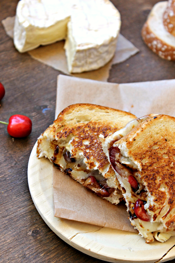tengo un plan b Cherry & camembert grilled cheese Sandwich tostado